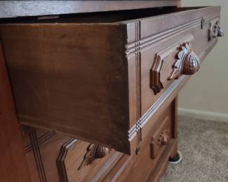 Chest of drawers 