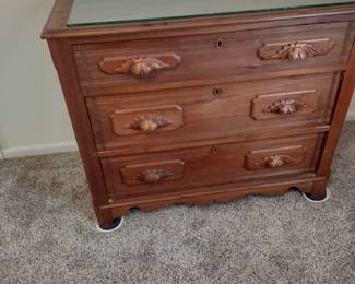 Chest of drawers 