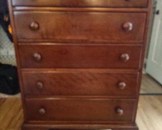 Chest of drawers 
