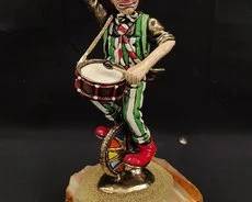 https://www.auctionninja.com/hewitt-estates-and-antiques/product/signed-ron-lee-clown-figure-onyx-base-24k-gold-plating-200243.html