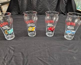 https://www.auctionninja.com/hewitt-estates-and-antiques/product/set-of-4-coca-cola-glasses-chevron-cars-collaboration--300268.html
