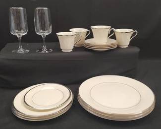 https://www.auctionninja.com/hewitt-estates-and-antiques/product/lot-of-lenox-china-solitaire-dishware-300339.html