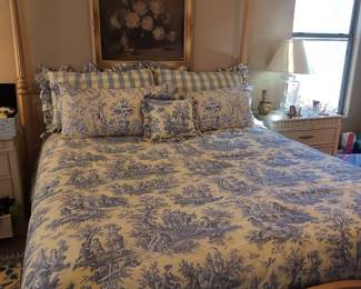 Canopy King bed/bedding