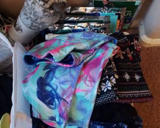 50 pair of leggins