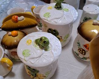 Neil the Frog canister set