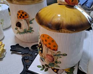 Mushroom canister set