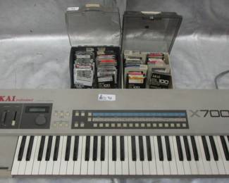 AKAI X7000 KEYBOARD WITH ROLAND AND AK,AI EFX DISCS