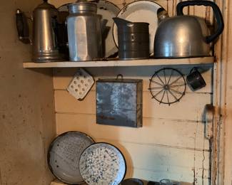 Kitchen 
Kettle/coffee pots