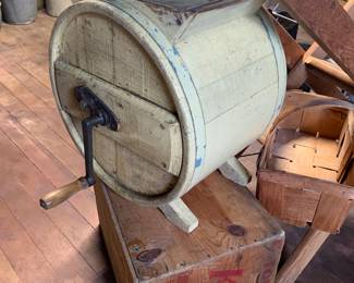 Pantry
Butter churn 