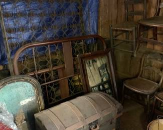 Barn
Trunks
Metal beds
Mirrors
