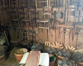 Barn
Chairs!
Canning jars
Bottles