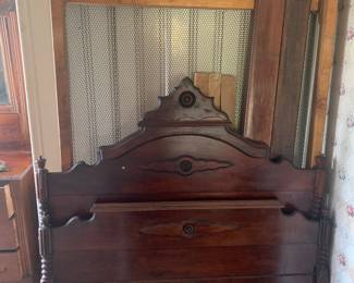 Evelena’s Room
Ornate bed