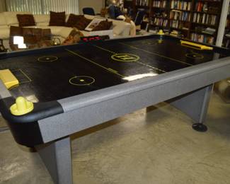 Air hockey table