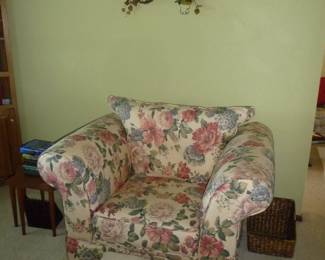 stuffed chair / foot stool