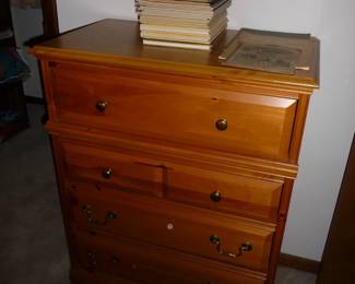 chest of drawers