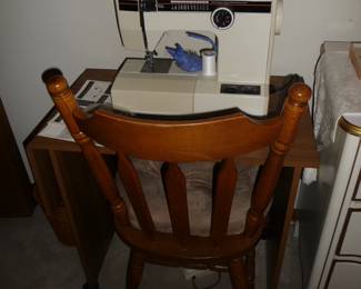 sewing machine / table / chair 