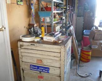Garage / chest on wheels 