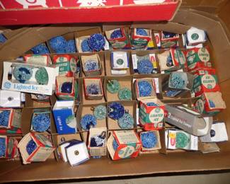 more Christmas bulbs 