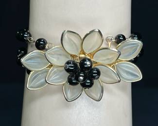 Vintage Trifari Poured Clear Glass Bracelet