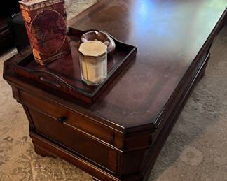 New Classic coffee table with drawers