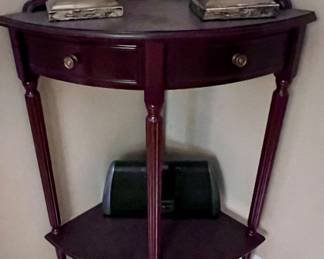 Corner table with drawers