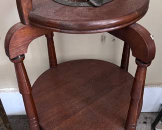 Wood ashtray with 2 shelves