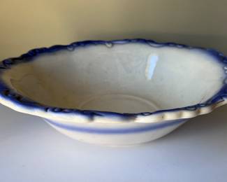 Ceramic serving bowl