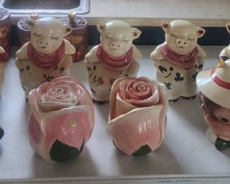 We have over 300 cookie jars including Metlox