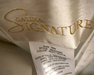 Galina Signature Size 16w Wedding Dress 