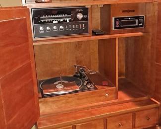 Ethan Allen Baumritter Heirloom Entertainment Unit with Louvered Doors and a Drawer.  Has a Pre-Installed Turntable, 8 Track Player Receiver / Radio, Built-In Speakers and paperwork.  It Works!!