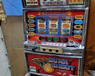 "DUNK SHOOT" Slot Machine that Works!  Has Instructions & Tokens.