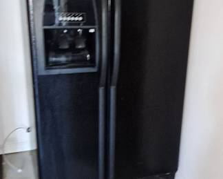 Whirlpool Side-by-Side Refrigerator / Freezer with Ice Maker.