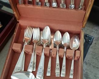 Set of "Coronation" Oneida Silverplate in Chest.