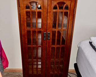 Arts & Crafts Style Oak Cabinet with Glass Shelving & Doors.