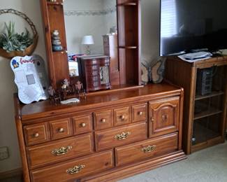 Part of Broyhill Bedroom Suite:  Long Dresser with Mirror and Knick Knack Shelves.  Small 5 Piece Miniature / Doll House Furniture; Jewelry Cases.