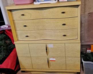 Mid Century Modern Retro Blonde Colored 5-Drawer Bedroom Dresser; Miscellaneous Supplies