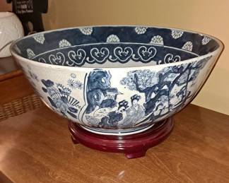 Beautiful Blue & White Oriental Designed Bowl on Wood Plateau