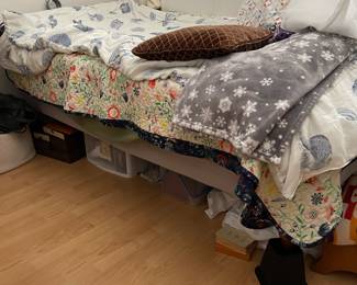 twin bed the folds down from a small sofa 