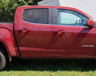 33 - 2019 GMC Canyon 4x4 crew cab pickup truck 17,000 original miles, clean title