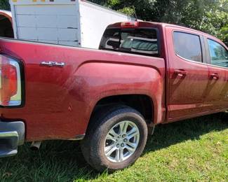 33 - 2019 GMC Canyon 4x4 crew cab pickup truck 17,000 original miles, clean title