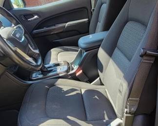 33 - 2019 GMC Canyon 4x4 crew cab pickup truck 17,000 original miles, clean title