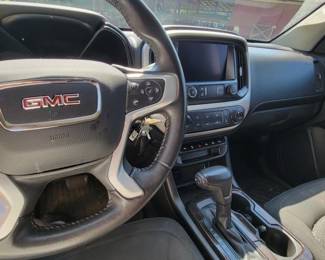 33 - 2019 GMC Canyon 4x4 crew cab pickup truck 17,000 original miles, clean title