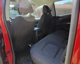 33 - 2019 GMC Canyon 4x4 crew cab pickup truck 17,000 original miles, clean title