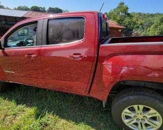 33 - 2019 GMC Canyon 4x4 crew cab pickup truck 17,000 original miles, clean title