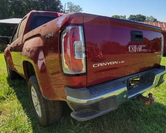 33 - 2019 GMC Canyon 4x4 crew cab pickup truck 17,000 original miles, clean title