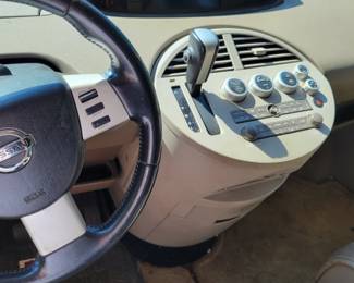 34 - 2004 Nissan Minivan odometer doesn't work, close to 300k miles, does not run, needs work