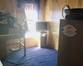 143 - Single Wide Trailer - 14 x 70 3 bedrooms, 2 bath, fireplace, air conditioning