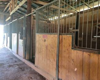 162 - Property/Land - Horse Barn