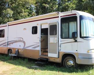 181 - 2001 Georgie Boy Motor Home Ford Motor Home Chassis - Engine: 6.8L V10 SOHC UNTESTED