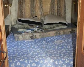 181 - 2001 Georgie Boy Motor Home Ford Motor Home Chassis - Engine: 6.8L V10 SOHC UNTESTED